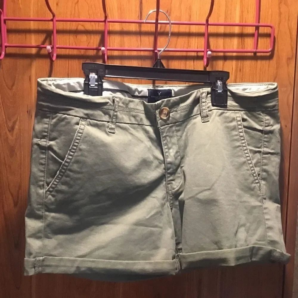 NWT. American Eagle Outfitters Shorts Sz. 10 Green